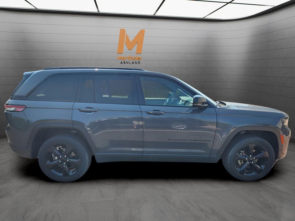 2022 Jeep Grand Cherokee Altitude AWD