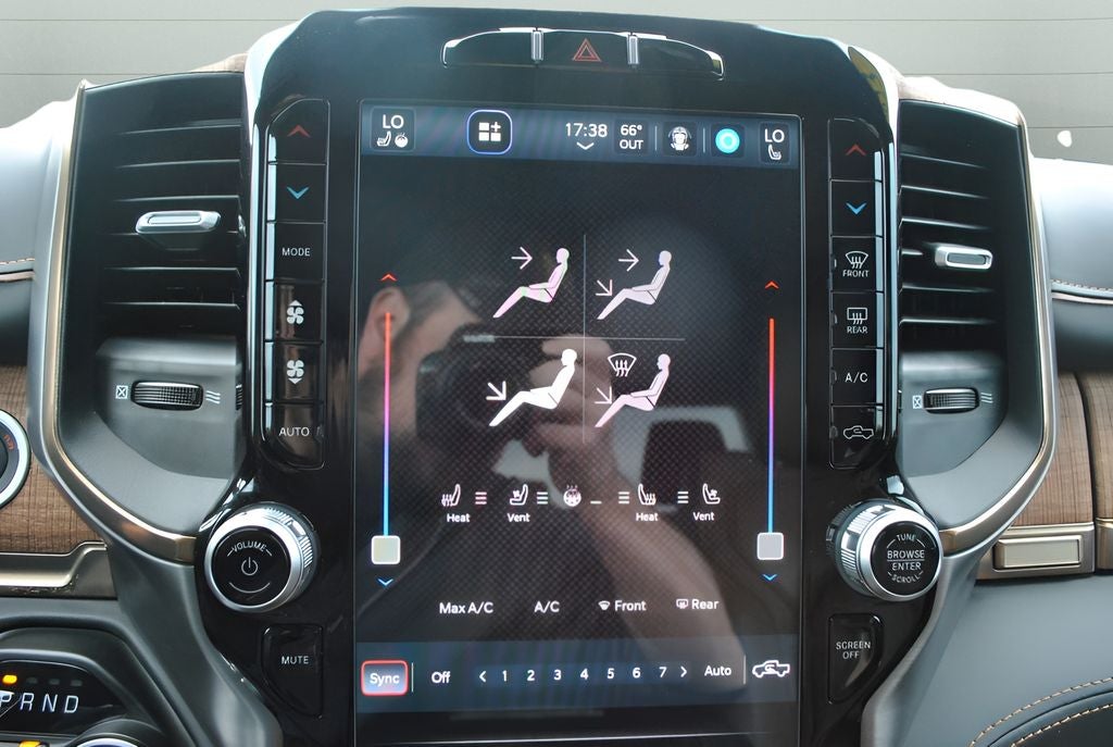 2023 RAM 1500 Limited Longhorn Crew Cab 4x4 5.7L HEMI