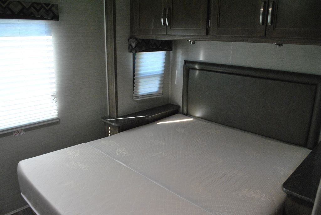 2017 Chevrolet Express 4500 Cutaway Jayco Redhawk SE Class C Motor Home