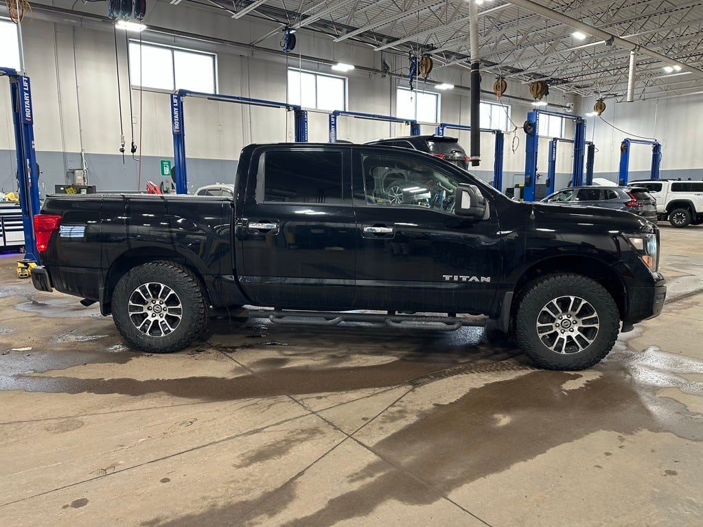 2021 Nissan Titan SV Crew Cab 4x4 5.6L V8
