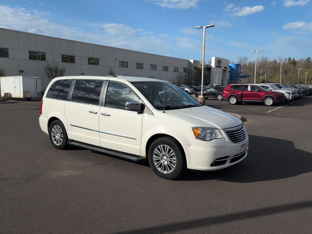 2013 Chrysler Town & Country Touring-L FWD