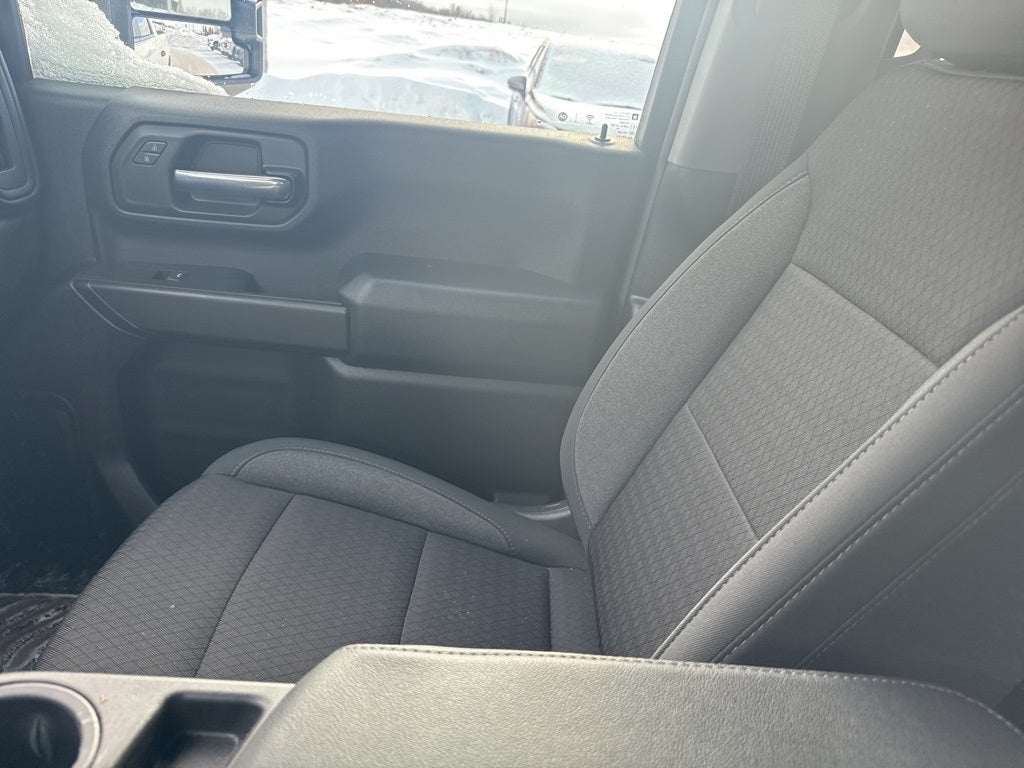 2024 Chevrolet Silverado 2500HD Custom Crew Cab 4x4 6.6L V8