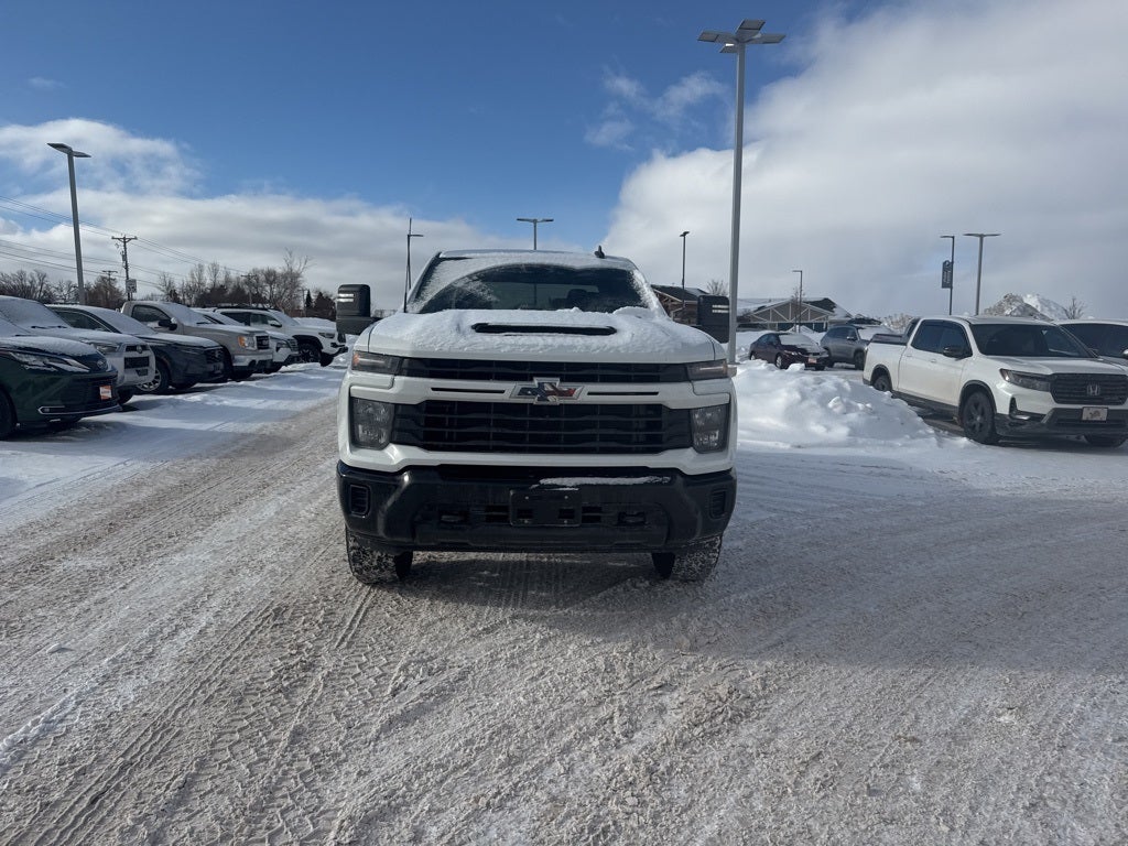 2024 Chevrolet Silverado 2500HD Custom Crew Cab 4x4 6.6L V8