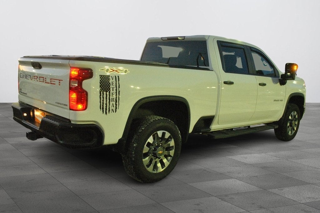 2024 Chevrolet Silverado 2500HD Custom Crew Cab 4x4 6.6L V8