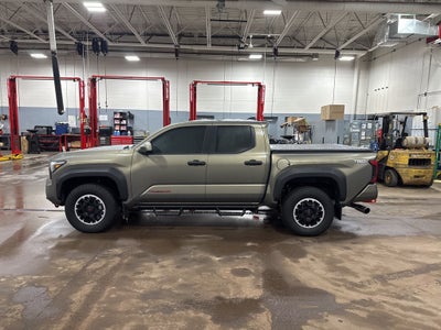 2024 Toyota Tacoma TRD Off-Road Upgrade Double Cab 4x4 6-Speed Manual
