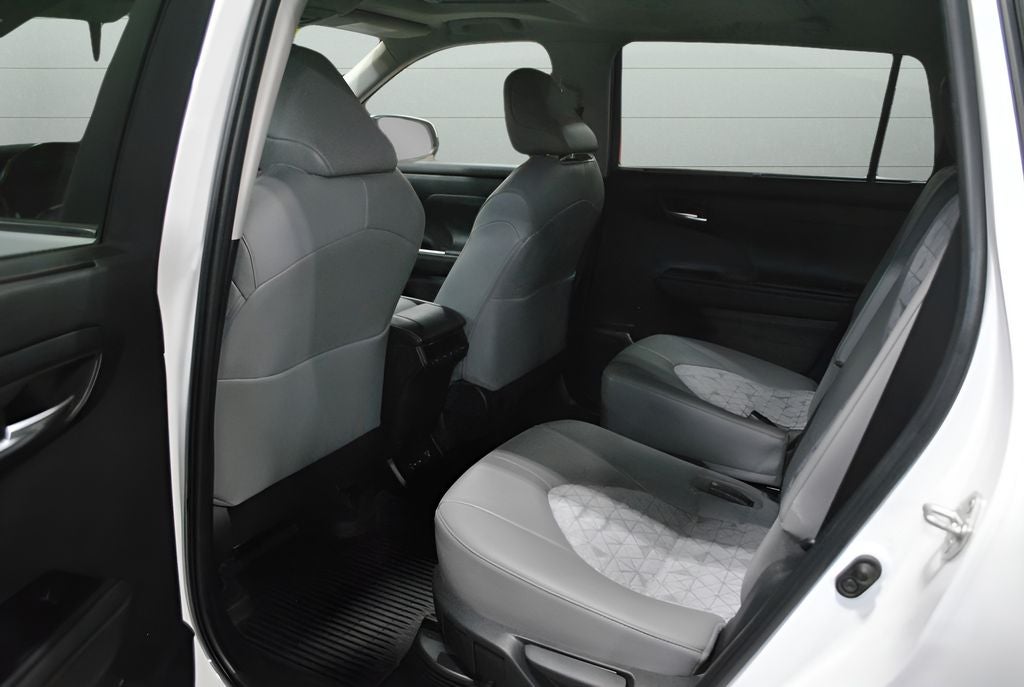 2023 Toyota Highlander Hybrid Bronze Edition AWD