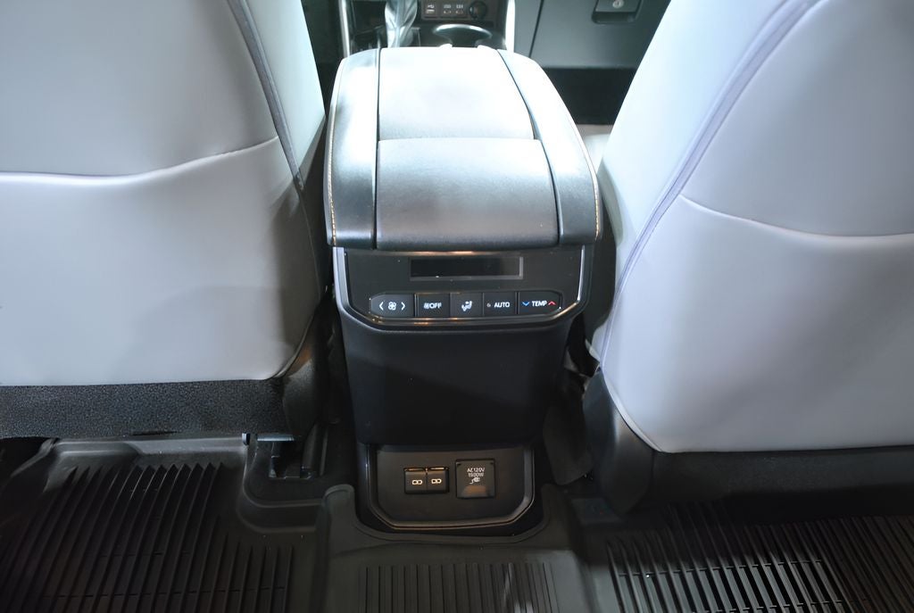 2023 Toyota Highlander Hybrid Bronze Edition AWD