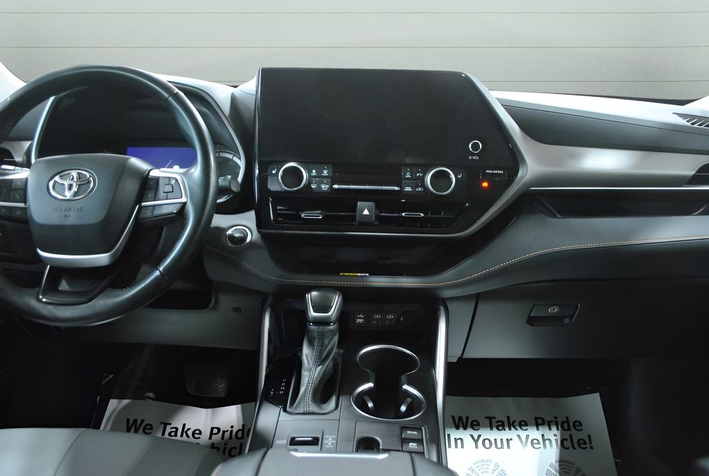 2023 Toyota Highlander Hybrid Bronze Edition AWD