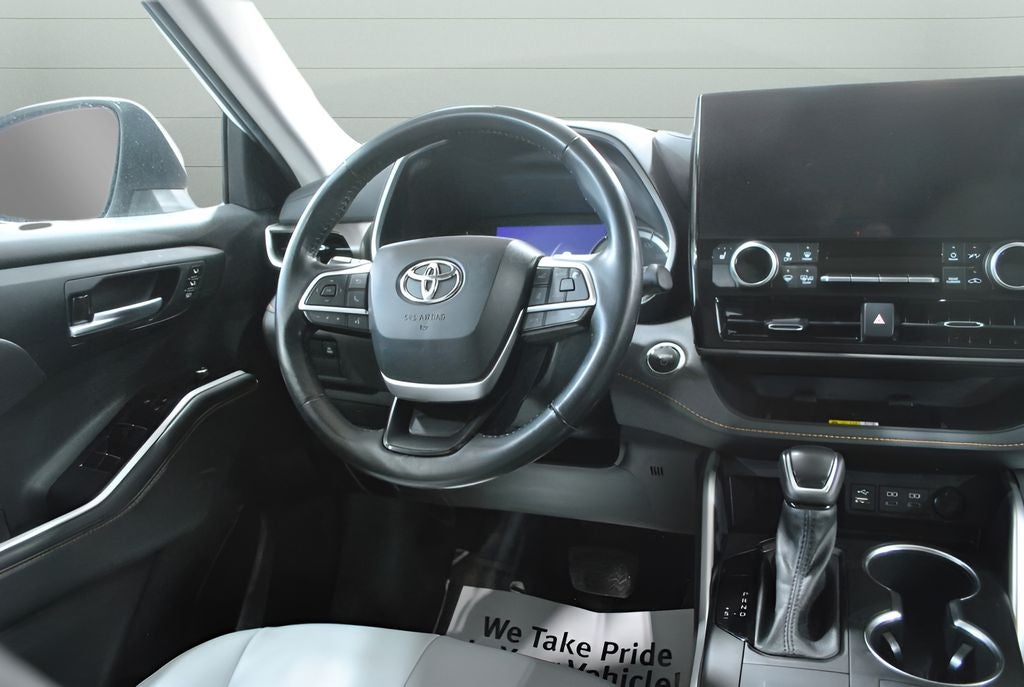 2023 Toyota Highlander Hybrid Bronze Edition AWD