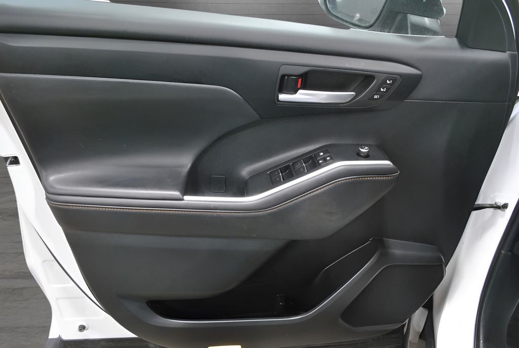 2023 Toyota Highlander Hybrid Bronze Edition AWD