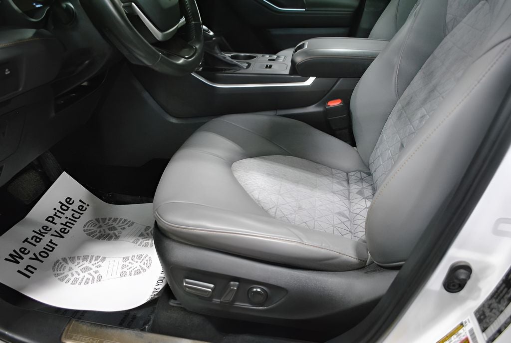 2023 Toyota Highlander Hybrid Bronze Edition AWD