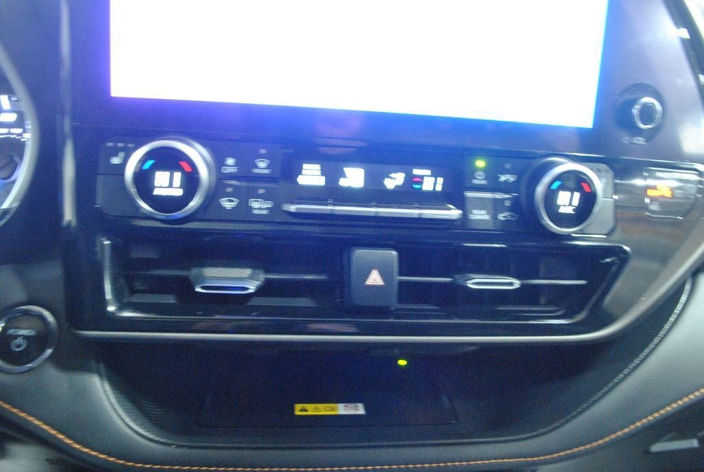 2023 Toyota Highlander Hybrid Bronze Edition AWD