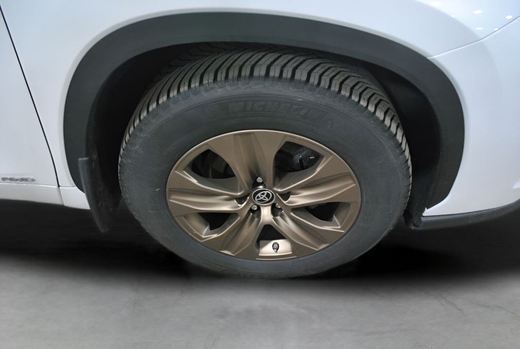 2023 Toyota Highlander Hybrid Bronze Edition AWD