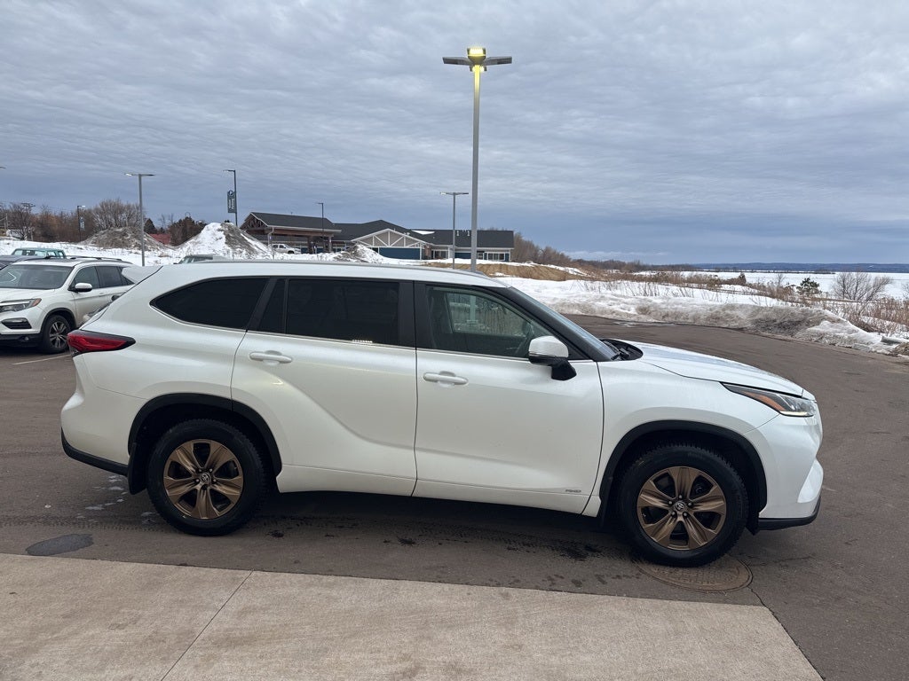 2023 Toyota Highlander Hybrid Bronze Edition AWD