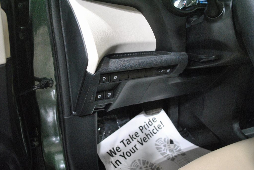 2023 Toyota Sienna XLE 7 Passenger Plus Package FWD