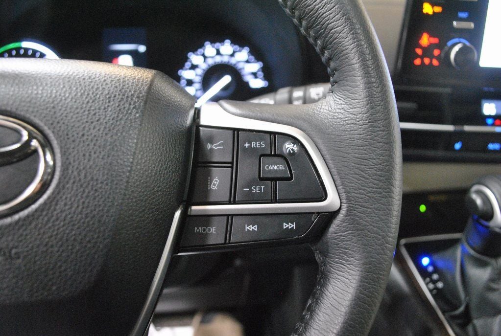 2023 Toyota Sienna XLE 7 Passenger Plus Package FWD