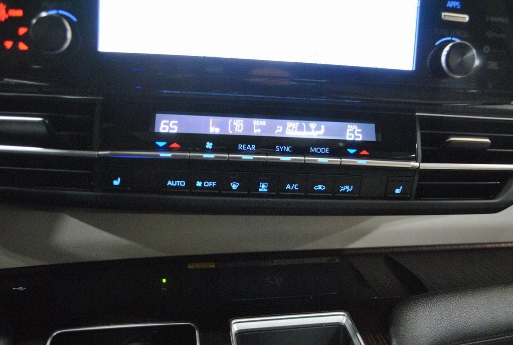 2023 Toyota Sienna XLE 7 Passenger Plus Package FWD