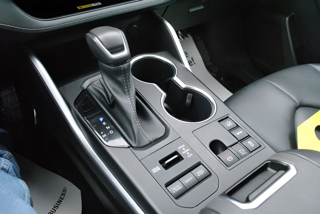 2023 Toyota Highlander XLE 8 Passenger AWD