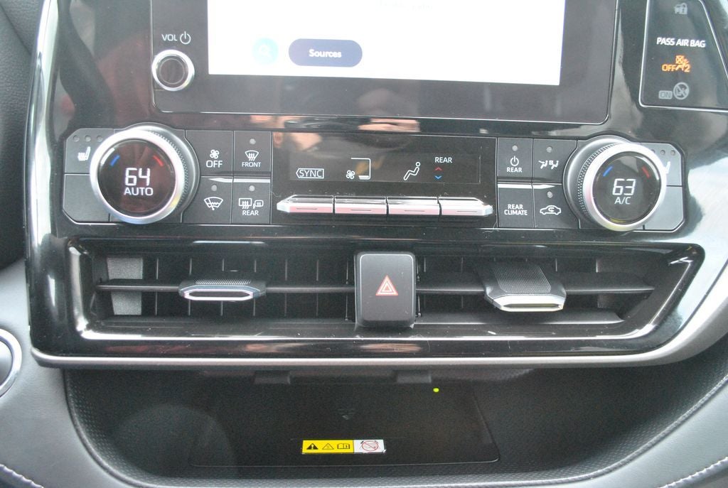 2023 Toyota Highlander XLE 8 Passenger AWD
