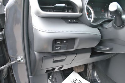2023 Toyota Highlander XLE 8 Passenger AWD