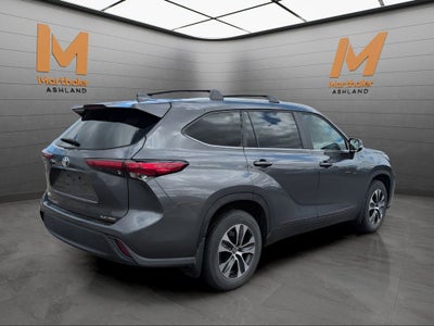 2023 Toyota Highlander XLE 8 Passenger AWD