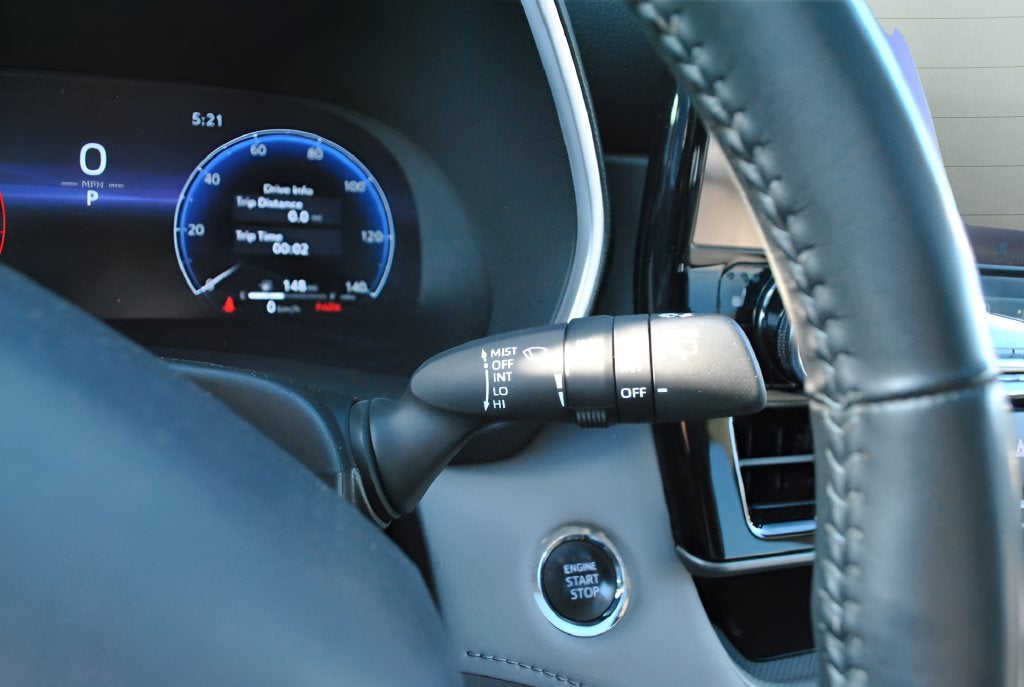 2023 Toyota Highlander Limited AWD / 8 Passenger