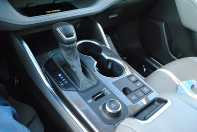 2023 Toyota Highlander Limited AWD / 8 Passenger