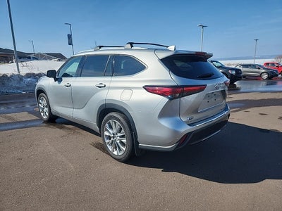 2023 Toyota Highlander Limited AWD 8 Passenger