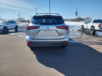 2023 Toyota Highlander Limited AWD 8 Passenger