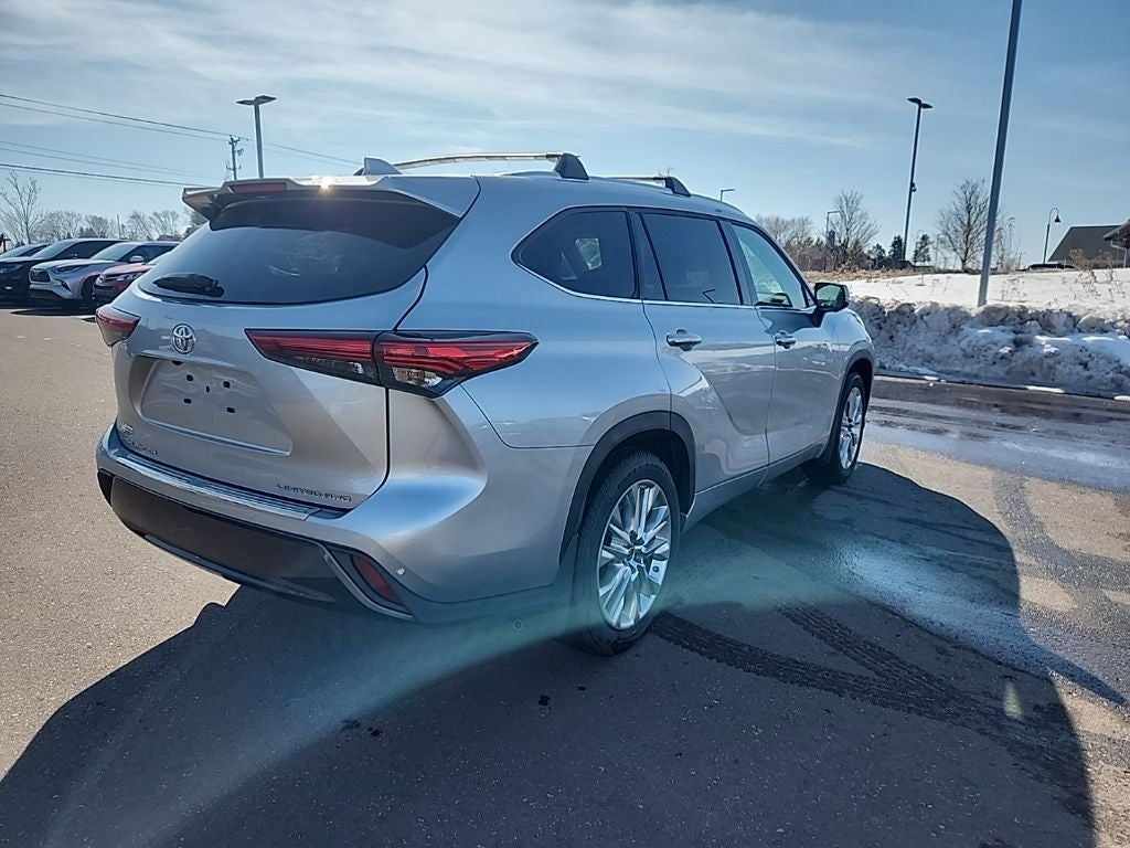 2023 Toyota Highlander Limited AWD 8 Passenger