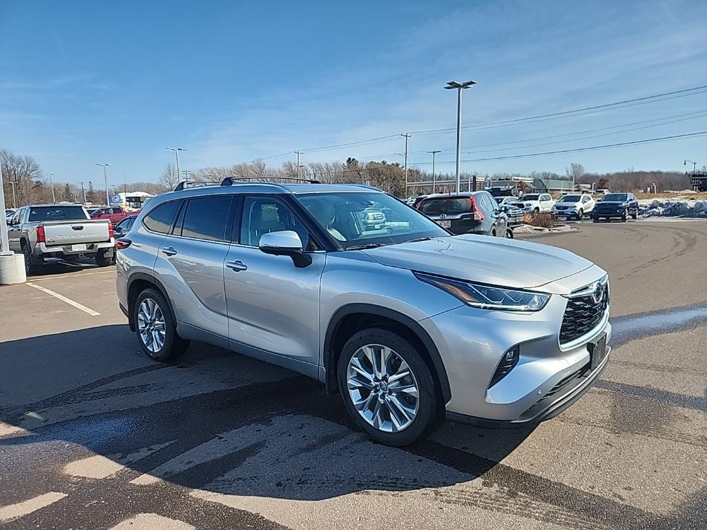 2023 Toyota Highlander Limited AWD 8 Passenger