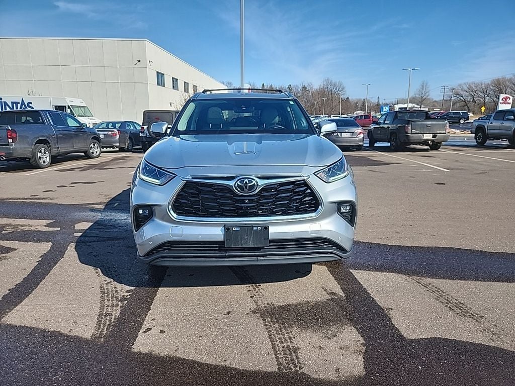 2023 Toyota Highlander Limited AWD 8 Passenger